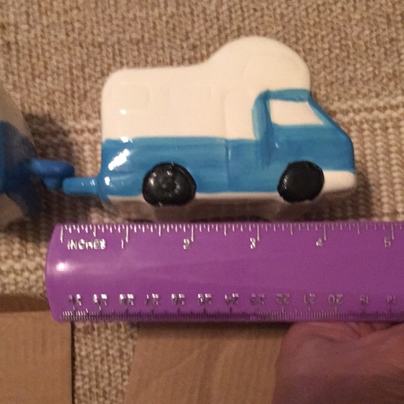 Cute RV and trailer planter for succulents or just put trinket or keys. - Picture 8 of 9